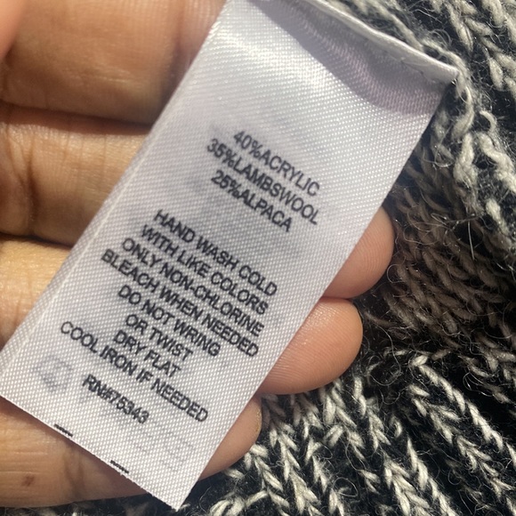 Max Studio Black and White Sweater - Picture 4 of 4